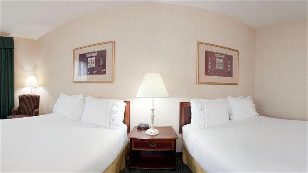 Holiday Inn Express Kilmarnock Экстерьер фото
