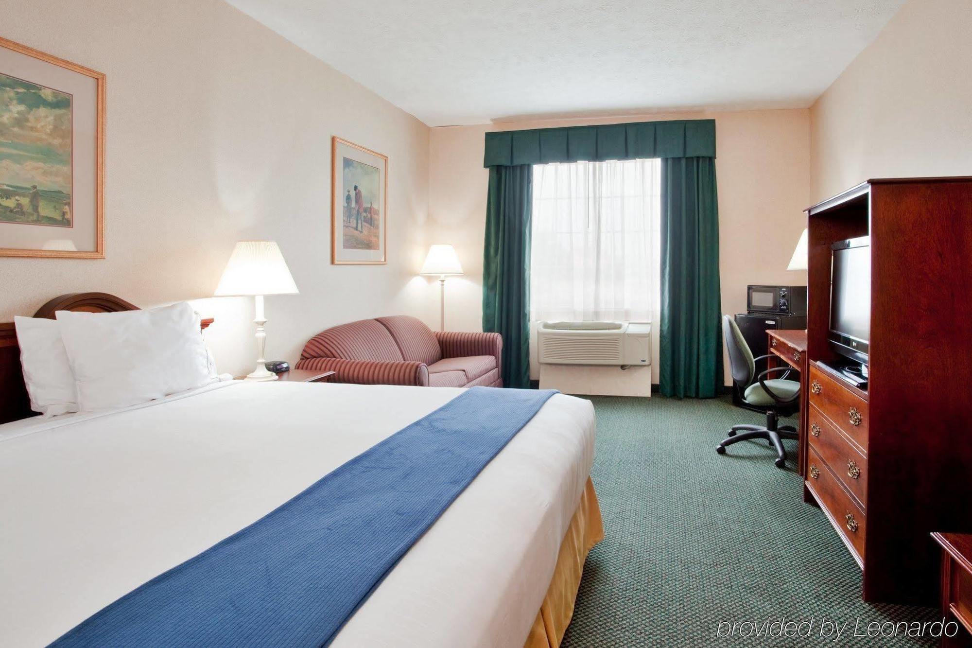 Holiday Inn Express Kilmarnock Номер фото